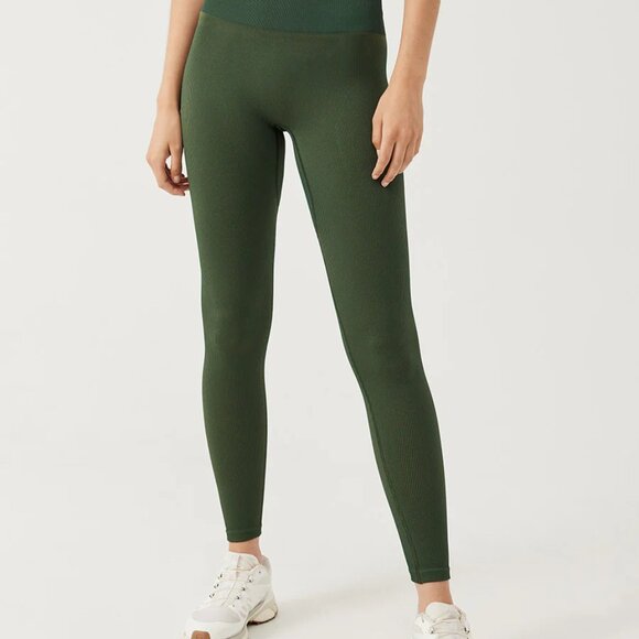 Outdoor Voices Seamless Rib Pine Green Workout Set - Picture 2 of 5